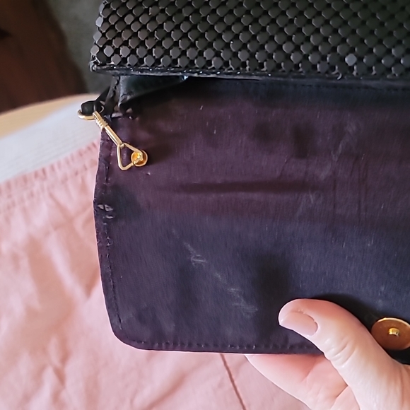 STUNNING WHITING AND DAVIS BLACK MATTE MESH CROSSBODY CLUTCH - Picture 8 of 16